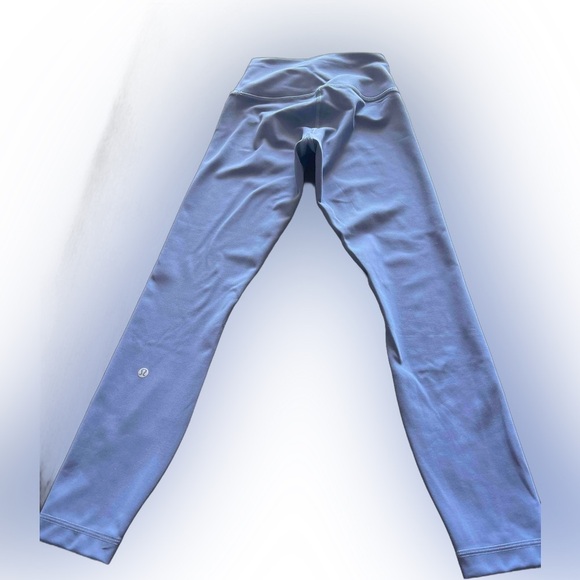 Lululemon size 4 workout pants. A83 - Picture 2 of 3